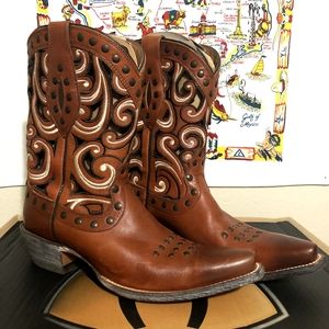 Ariat leather cowboy boots